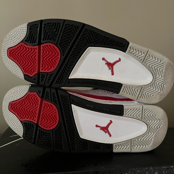 Air Jordan 4 Retro, size 6Y. Like new, barely worn - Picture 2 of 4